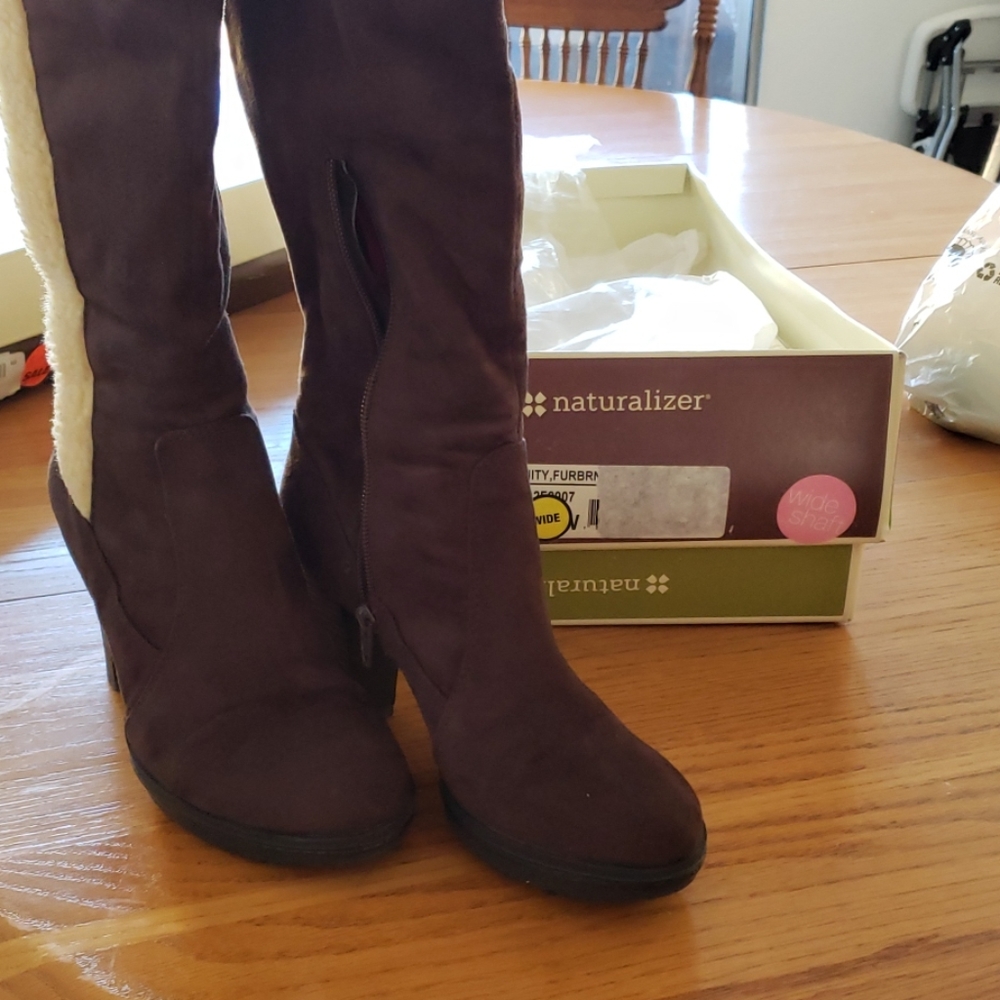 Boots - Picture 3 of 4